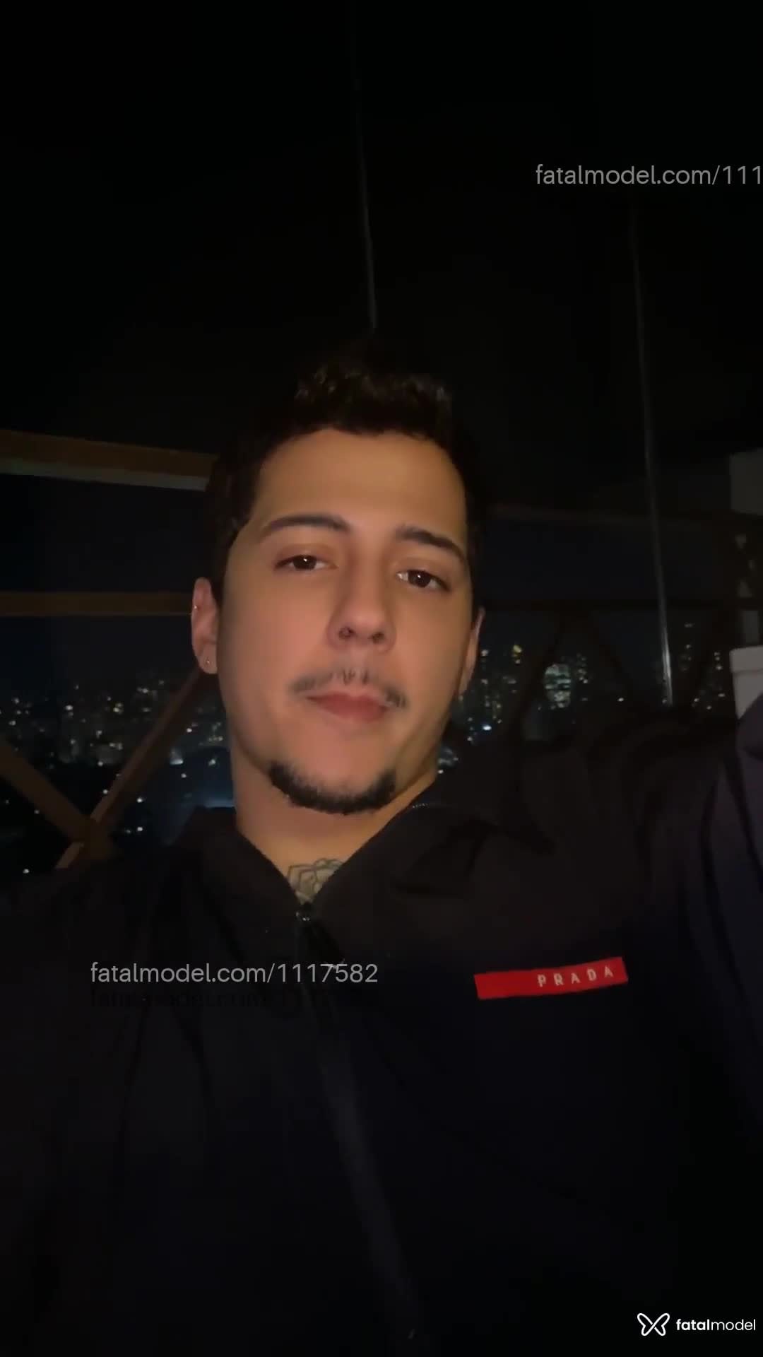Acompanhante homem com cabelo castanho de olhos castanhos em São Paulo - João lucas