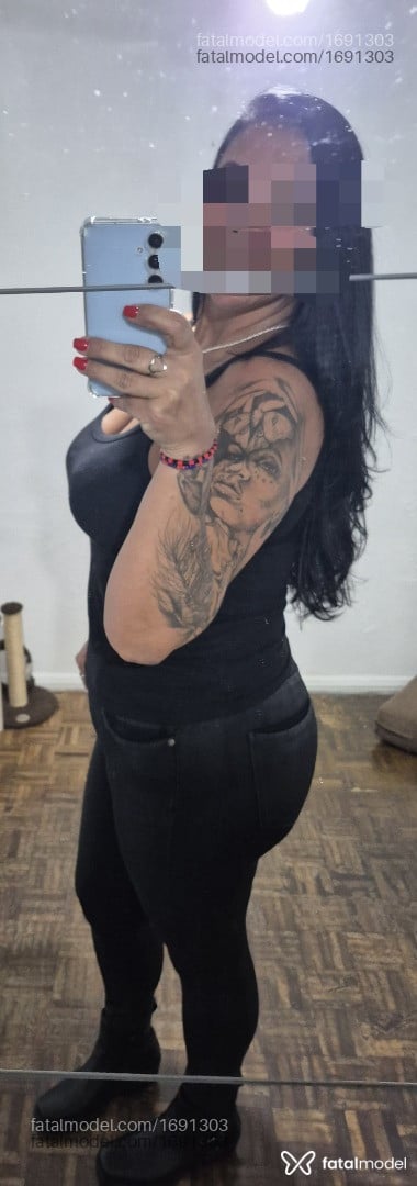 Acompanhante mulher morena (o) de olhos pretos - Camila