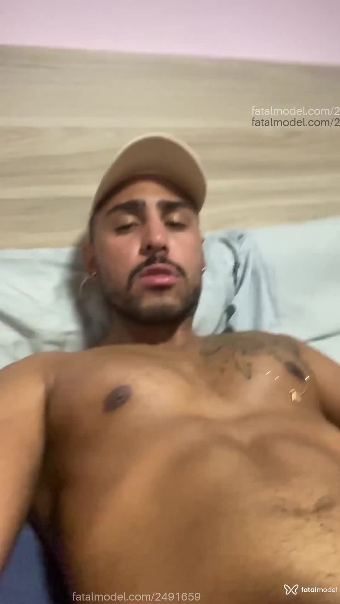 Acompanhante homem morena (o) de olhos castanhos em São Paulo - Ubeer