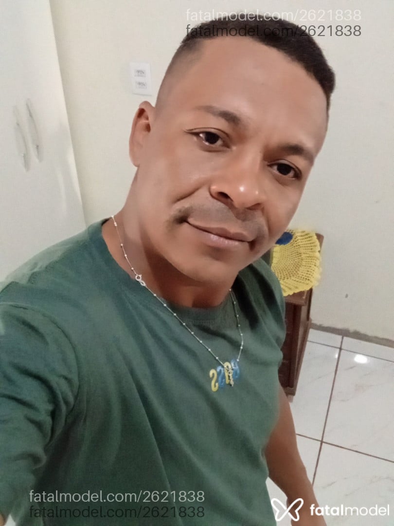 Acompanhante homem com cabelo castanho de olhos castanhos em Barra do Garças Acompanhante homem com cabelo castanho de olhos castanhos em Barra do Garças - Dieliton