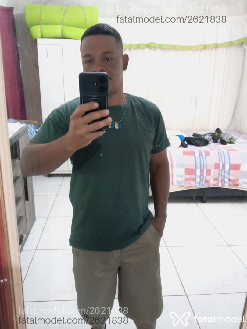 Acompanhante homem com cabelo castanho de olhos castanhos em Barra do Garças Acompanhante homem com cabelo castanho de olhos castanhos em Barra do Garças - Dieliton