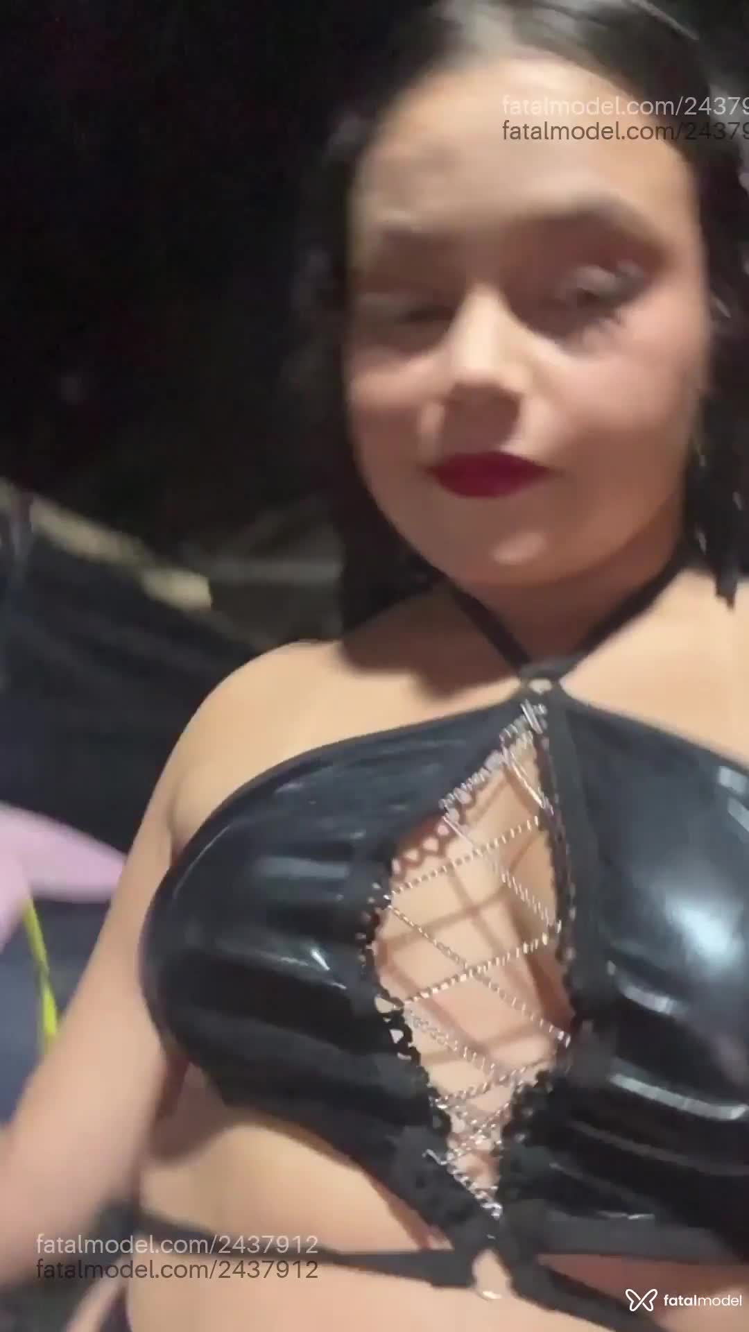 Acompanhante mulher com cabelo castanho de olhos castanhos - Geovana