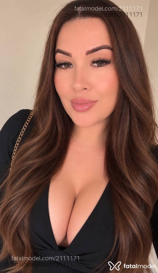 Acompanhante mulher com cabelo castanho de olhos castanhos - Isabella Monteiro