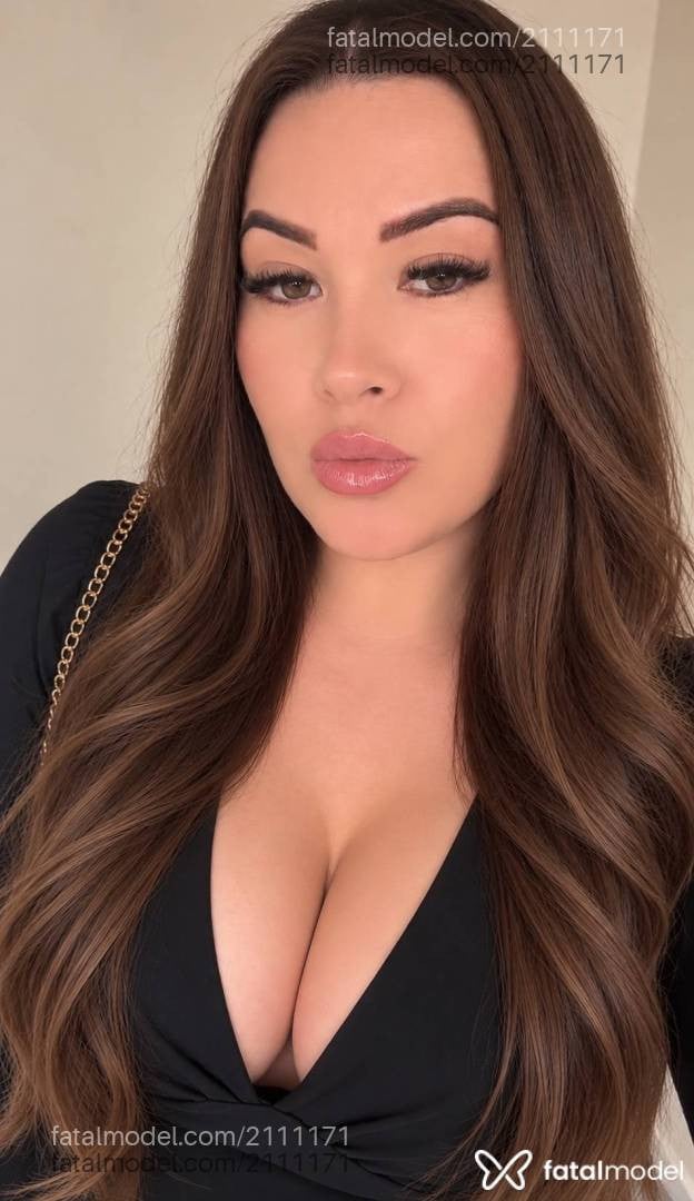 Acompanhante mulher com cabelo castanho de olhos castanhos - Isabella Monteiro
