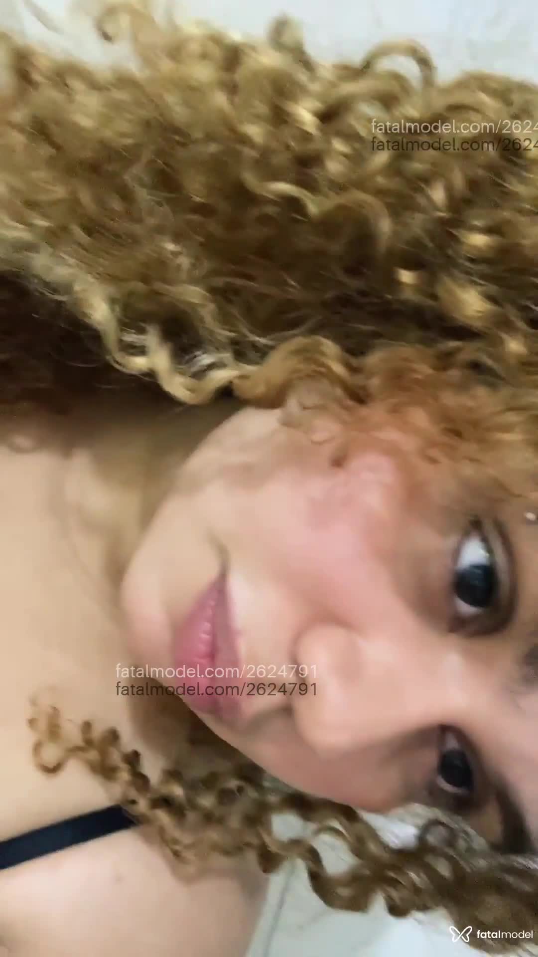 Acompanhante mulher ruiva (o) de olhos castanhos em Virtual - Bibico