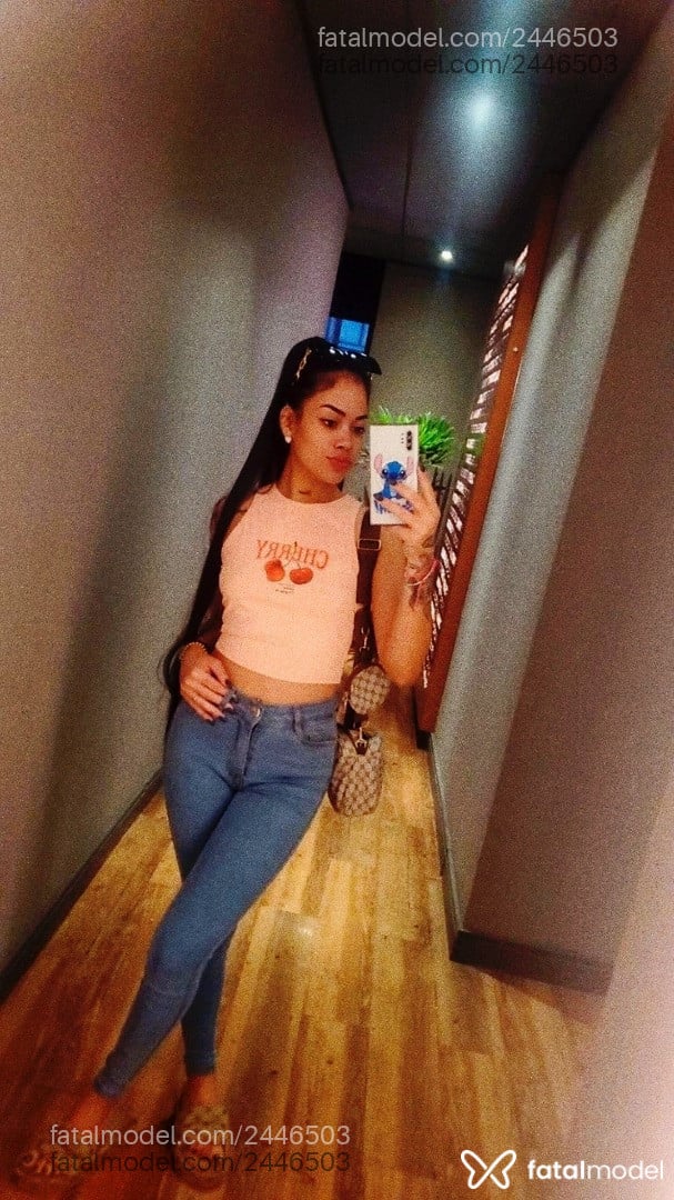 Acompanhante mulher morena (o) de olhos pretos em São Paulo Acompanhante mulher morena (o) de olhos pretos em São Paulo - Thalia