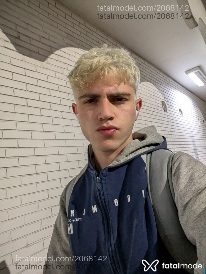 Acompanhante homem com cabelo castanho de olhos castanhos - Thiaguinho Acompanhante homem com cabelo castanho de olhos castanhos - Thiaguinho