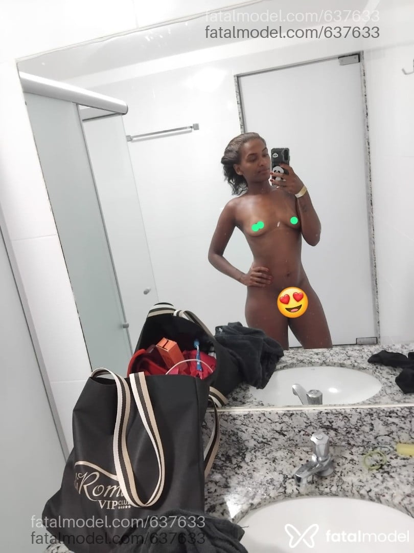 Acompanhante mulher morena (o) de olhos mel - Dyandrra