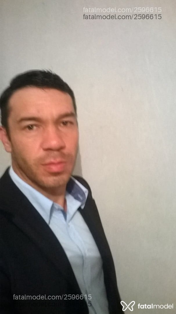 Acompanhante homem com cabelo castanho de olhos castanhos em Blumenau - Eliseu