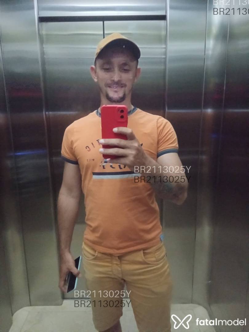 Acompanhante homem com cabelo castanho de olhos verdes - Reginaldo Acompanhante homem com cabelo castanho de olhos verdes - Reginaldo