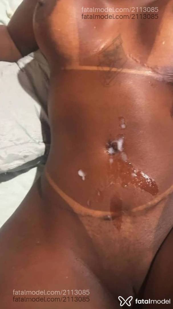 Acompanhante mulher morena (o) de olhos pretos - Ayla Visconti