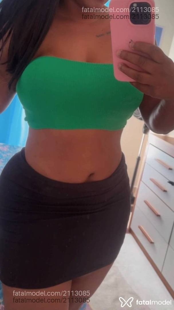 Acompanhante mulher morena (o) de olhos pretos - Ayla Visconti