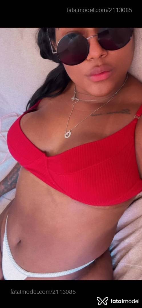 Acompanhante mulher morena (o) de olhos pretos - Ayla Visconti