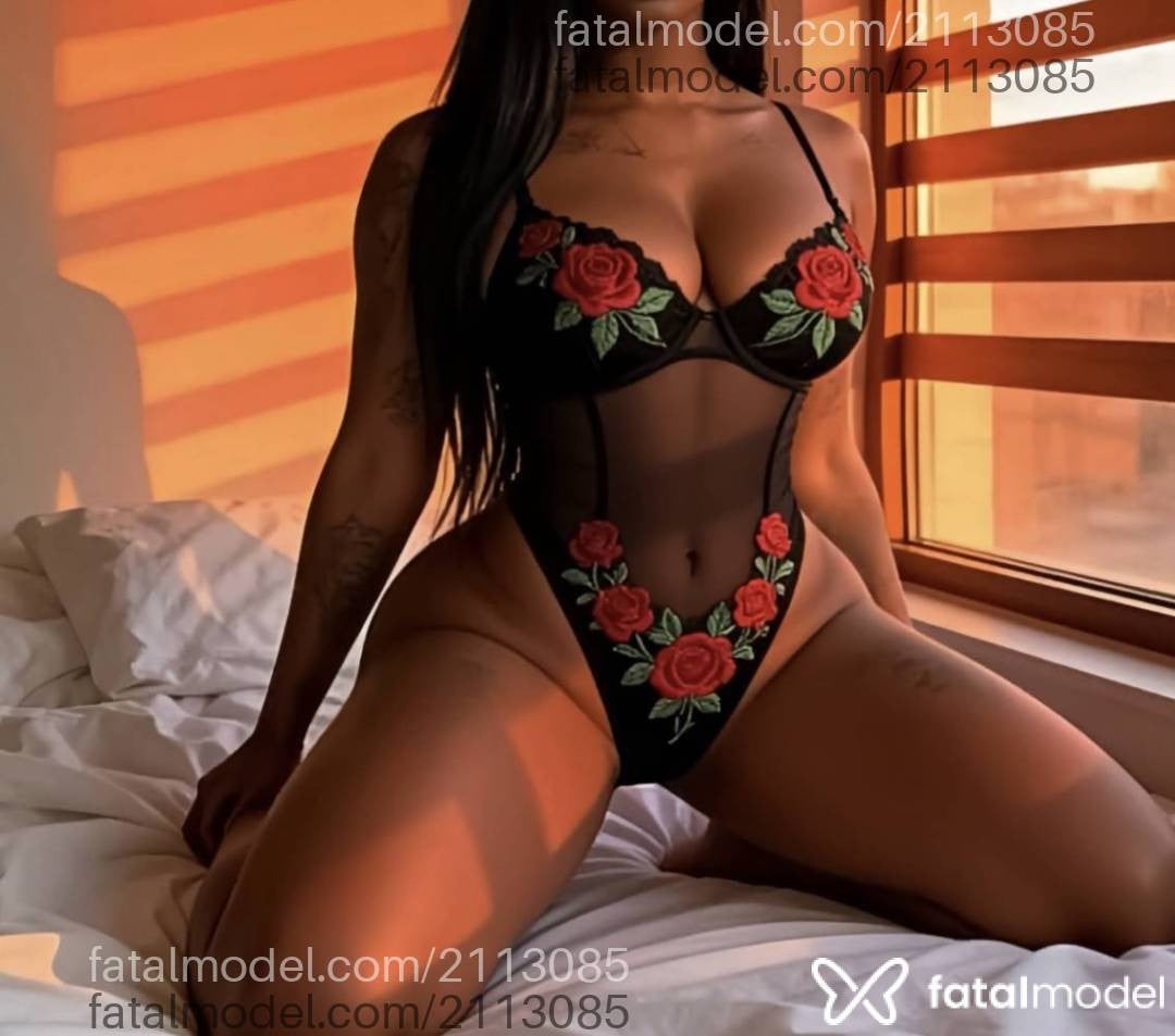 Acompanhante mulher morena (o) de olhos pretos - Ayla Visconti
