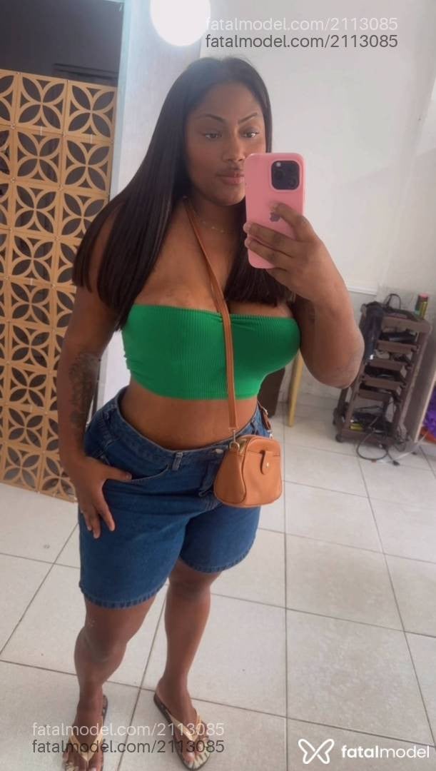 Acompanhante mulher morena (o) de olhos pretos - Ayla Visconti