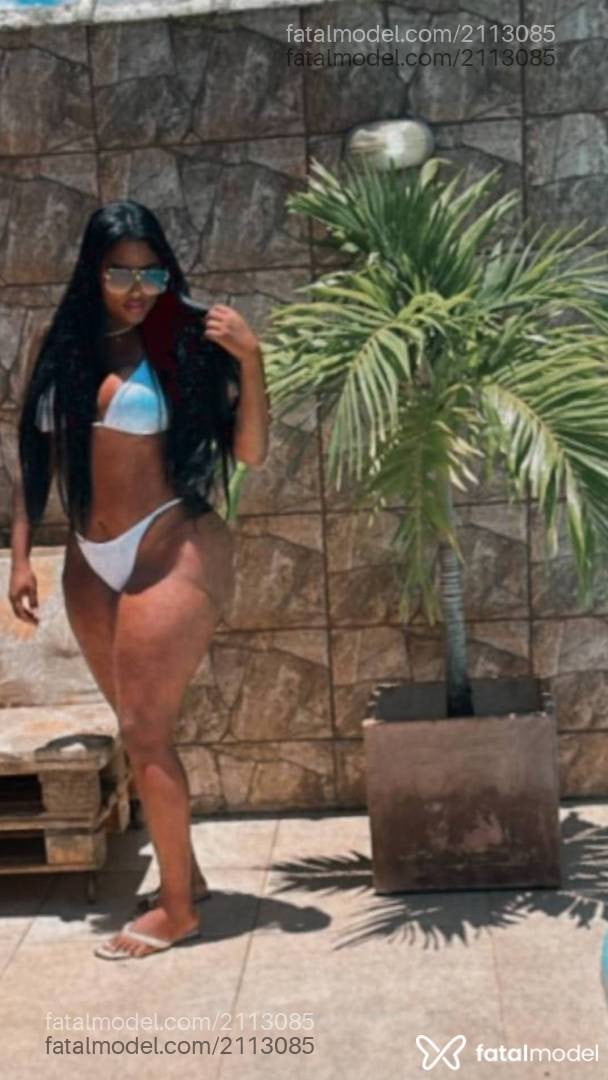 Acompanhante mulher morena (o) de olhos pretos - Ayla Visconti
