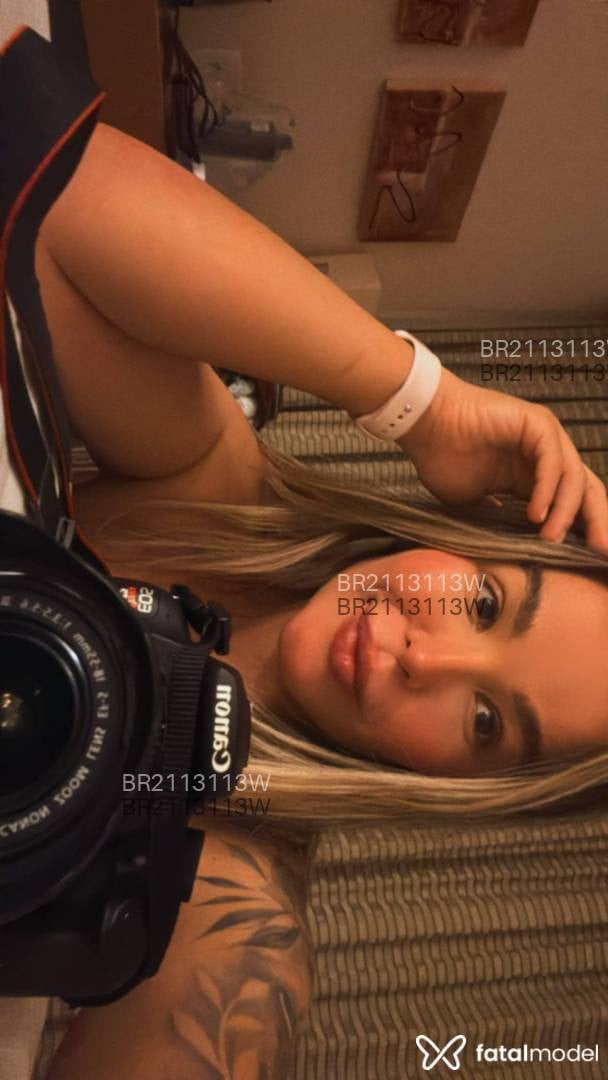 Acompanhante mulher loira (o) de olhos castanhos - Bianchi