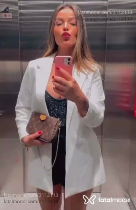 Acompanhante mulher loira (o) de olhos castanhos - Bianchi