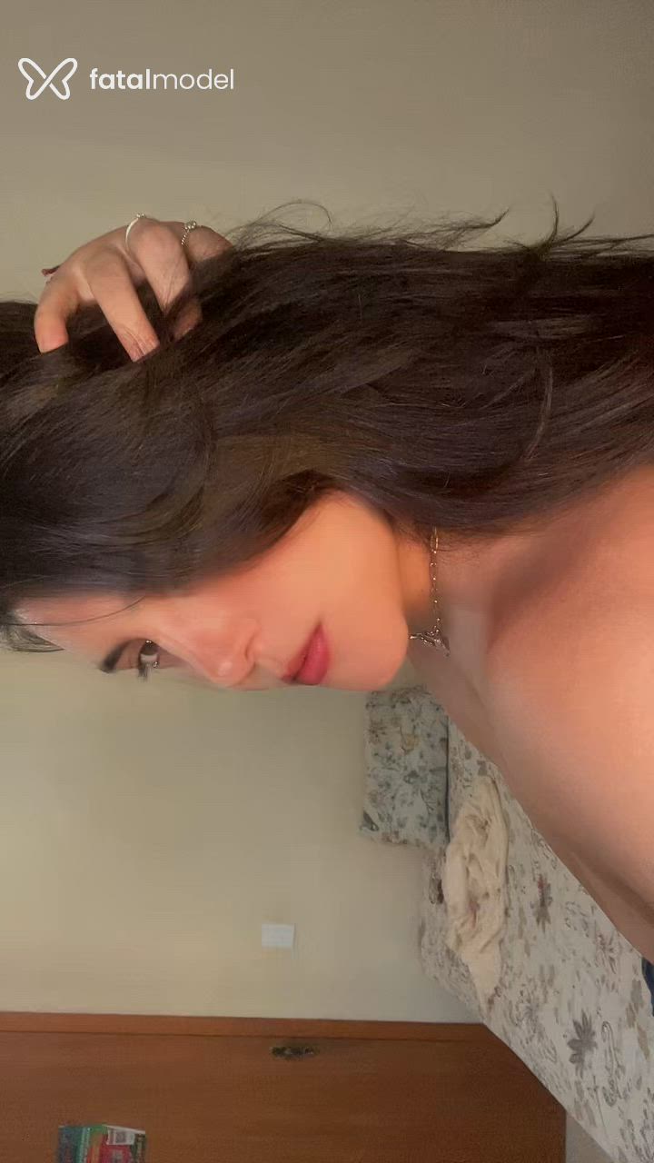 Acompanhante mulher com cabelo castanho de olhos castanhos - Inês Bittencourt Acompanhante mulher com cabelo castanho de olhos castanhos - Inês Bittencourt