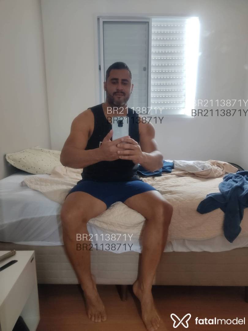 Acompanhante homem morena (o) de olhos pretos em São Paulo Acompanhante homem morena (o) de olhos pretos em São Paulo - Renato Ferrari