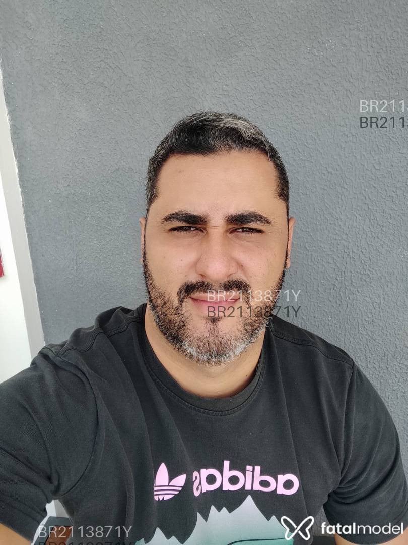 Acompanhante homem morena (o) de olhos pretos em São Paulo Acompanhante homem morena (o) de olhos pretos em São Paulo - Renato Ferrari