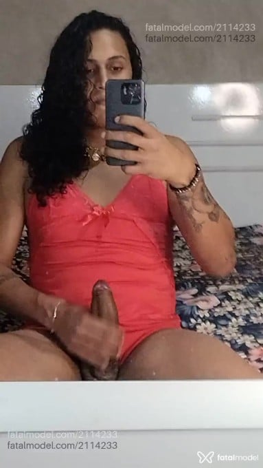 Acompanhante homem trans com cabelo castanho de olhos pretos em Umuarama Acompanhante homem trans com cabelo castanho de olhos pretos em Umuarama - Samilly Ferraz