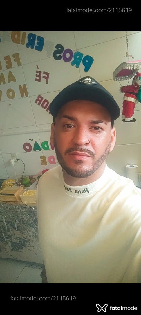 Acompanhante homem com cabelo castanho de olhos castanhos em São Paulo Acompanhante homem com cabelo castanho de olhos castanhos em São Paulo - Wellington
