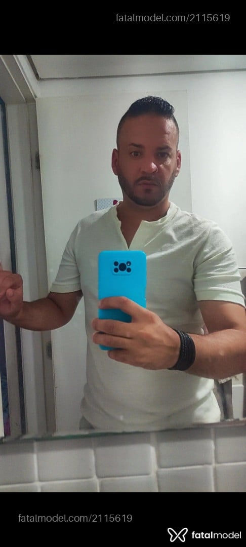 Acompanhante homem com cabelo castanho de olhos castanhos em São Paulo Acompanhante homem com cabelo castanho de olhos castanhos em São Paulo - Wellington