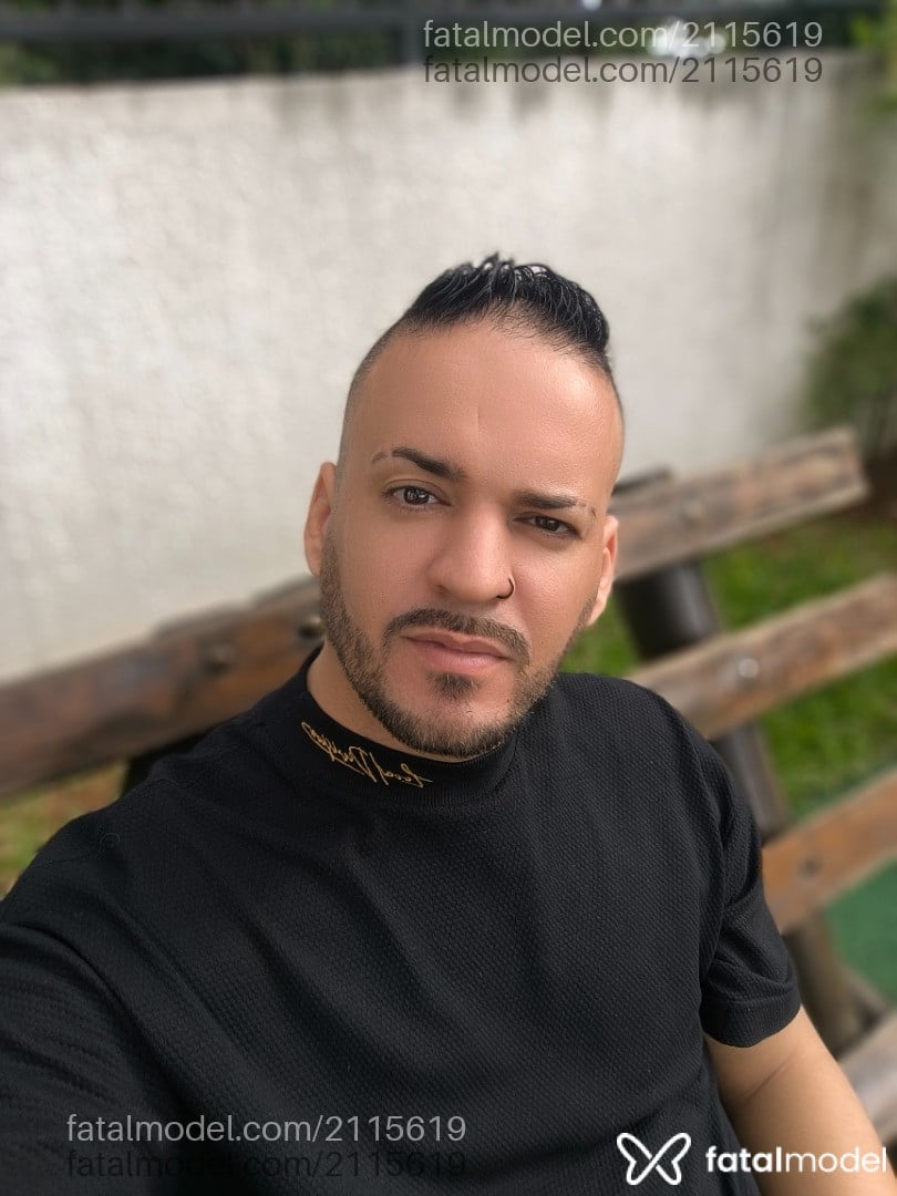 Acompanhante homem com cabelo castanho de olhos castanhos em São Paulo Acompanhante homem com cabelo castanho de olhos castanhos em São Paulo - Wellington