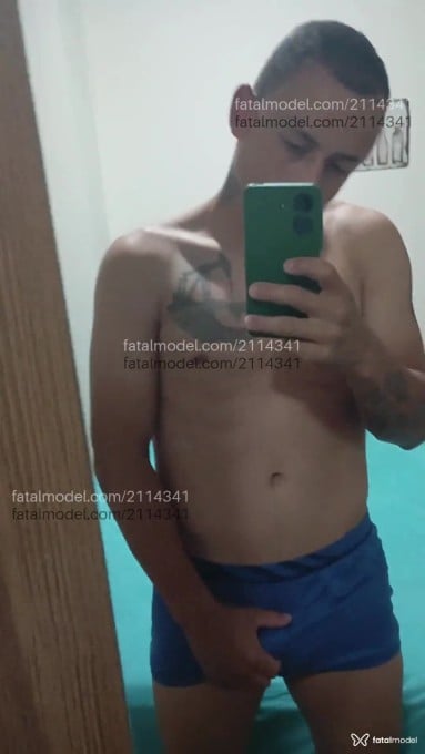 Acompanhante homem morena (o) de olhos castanhos em São João Batista Acompanhante homem morena (o) de olhos castanhos em São João Batista - Douglas