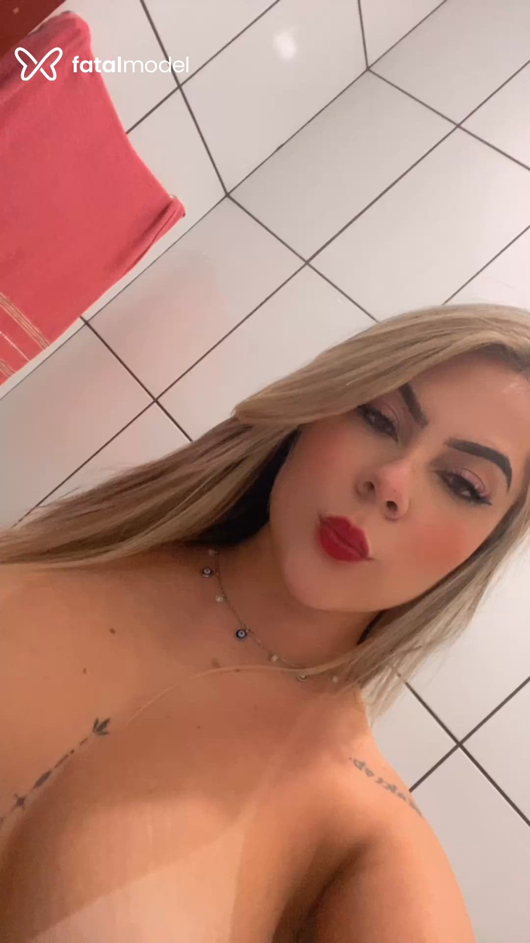 Acompanhante mulher morena (o) de olhos verdes - Jade
