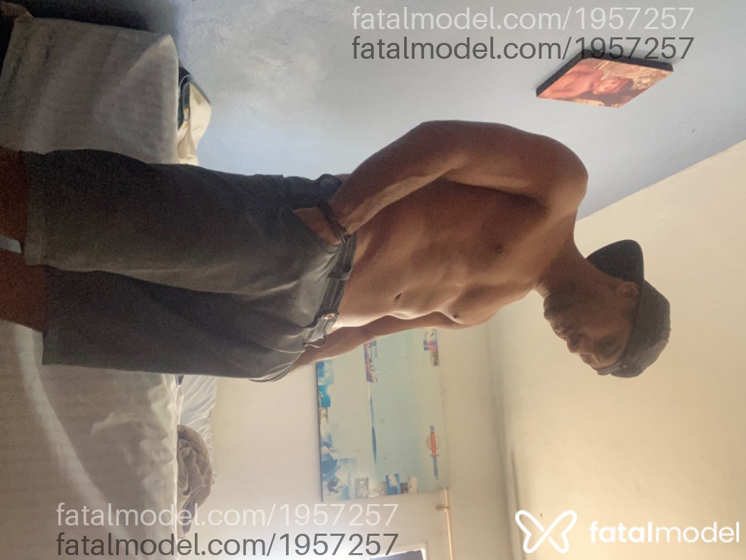Acompanhante homem com cabelo castanho de olhos castanhos - Moreninhocaio Acompanhante homem com cabelo castanho de olhos castanhos - Moreninhocaio