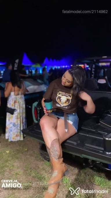 Acompanhante mulher com cabelo castanho de olhos castanhos em Uberaba - Ana Julia