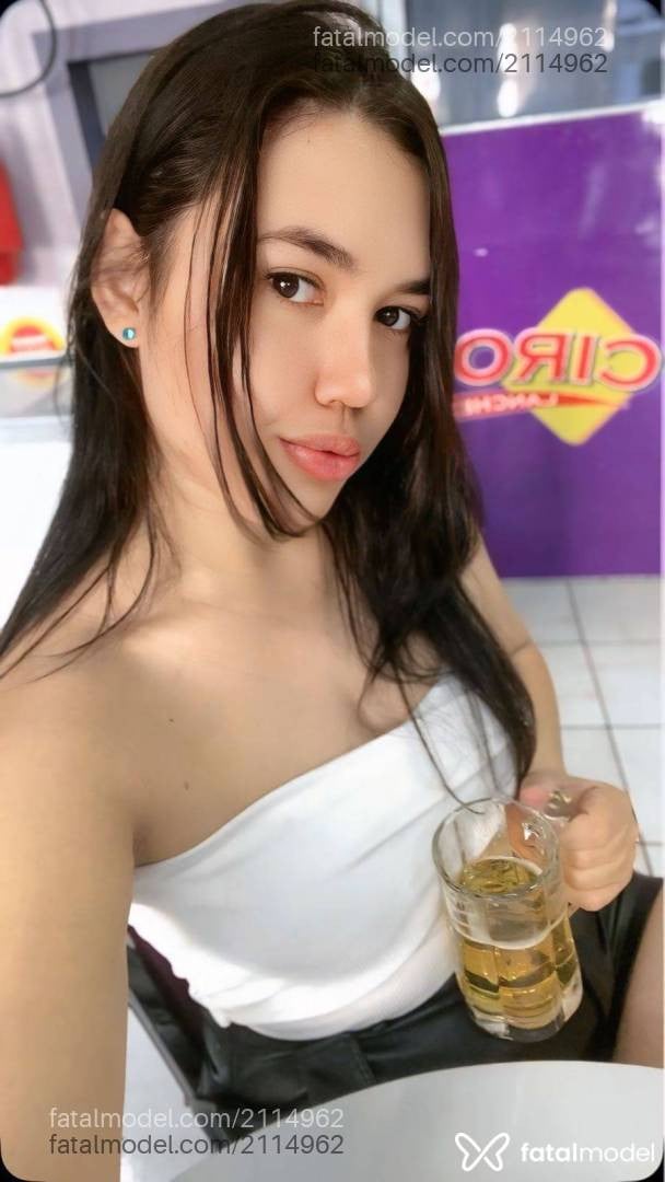 Acompanhante mulher com cabelo castanho de olhos castanhos - Ana Julia