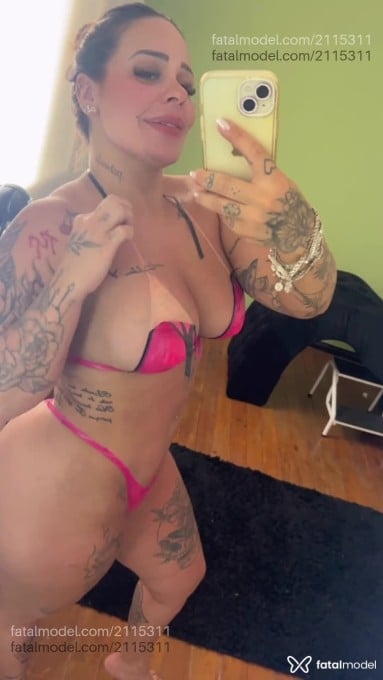 Acompanhante mulher com cabelo castanho de olhos castanhos em São Paulo Acompanhante mulher com cabelo castanho de olhos castanhos em São Paulo - Julia Castro