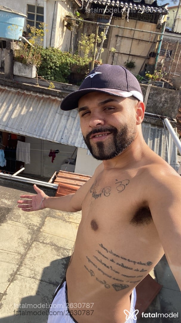 Acompanhante homem morena (o) de olhos castanhos em Maceió - Perry