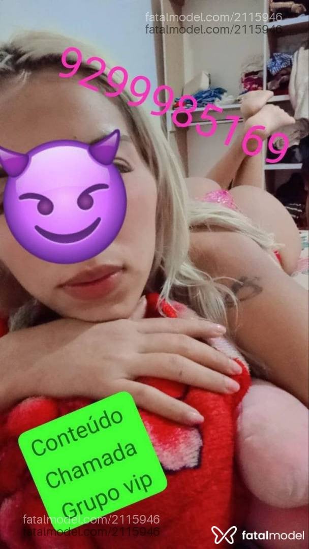 Acompanhante mulher loira (o) de olhos castanhos - Melke