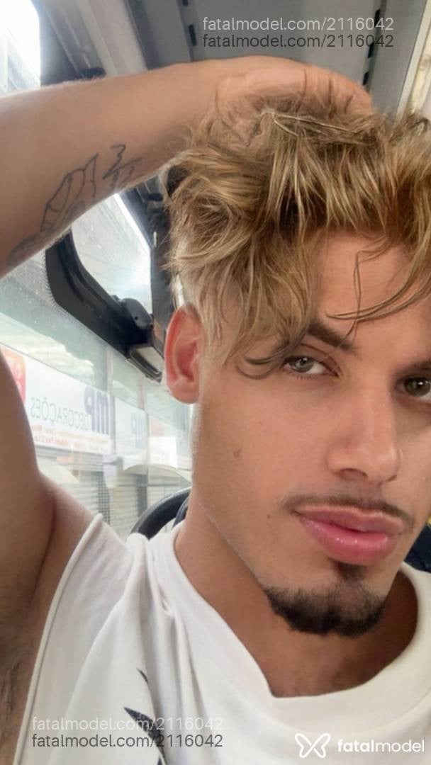 Acompanhante homem loira (o) de olhos verdes em Macaé - Enzo Santos