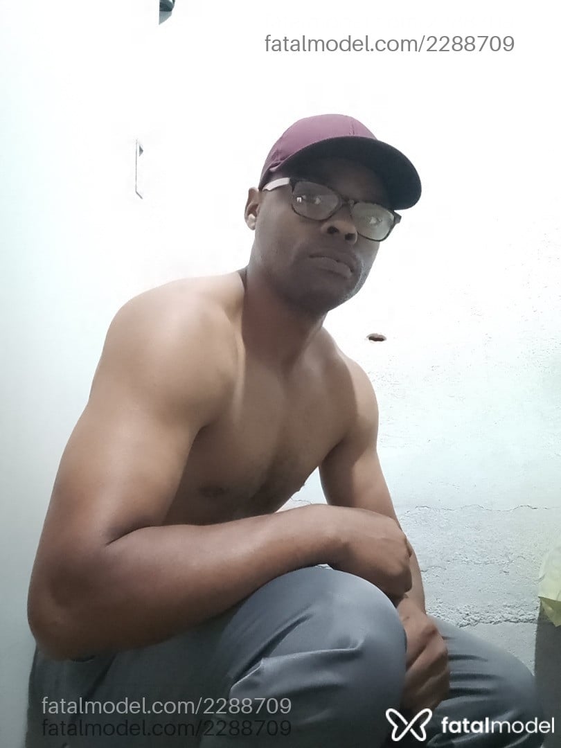 Acompanhante homem com cabelo castanho de olhos castanhos em Barra Mansa Acompanhante homem com cabelo castanho de olhos castanhos em Barra Mansa - Professor