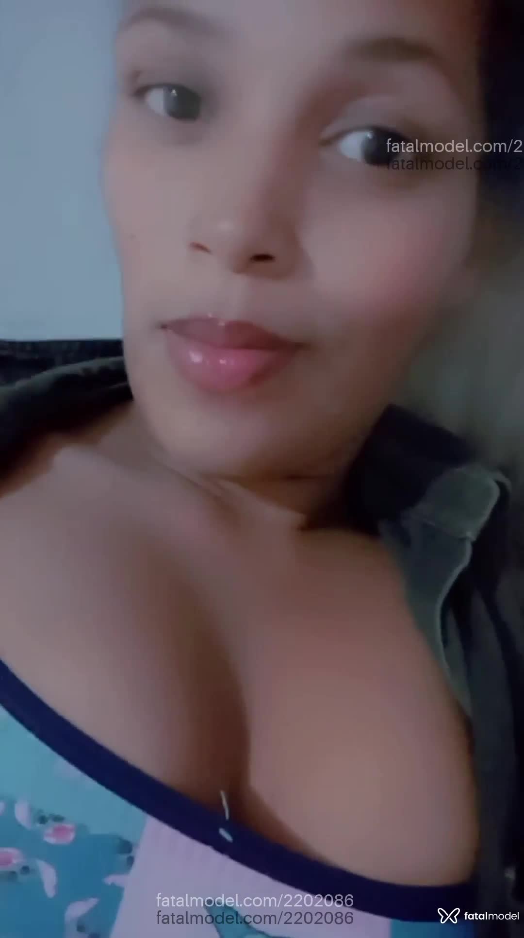 Acompanhante mulher com cabelo castanho de olhos castanhos em Virtual - Vavah