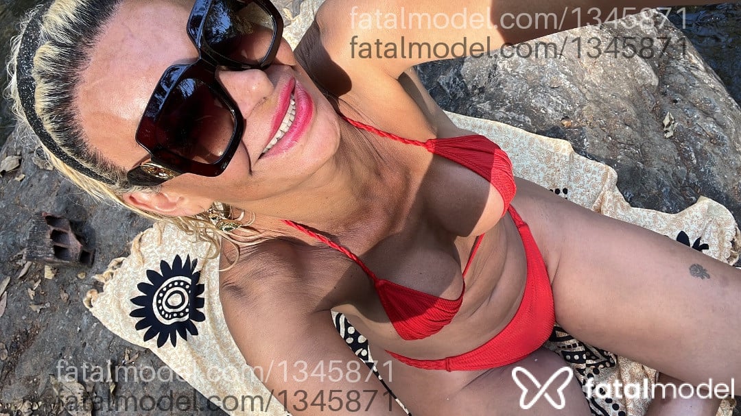 Acompanhante mulher trans loira (o) de olhos azuis em Uberlândia - Blond bionde