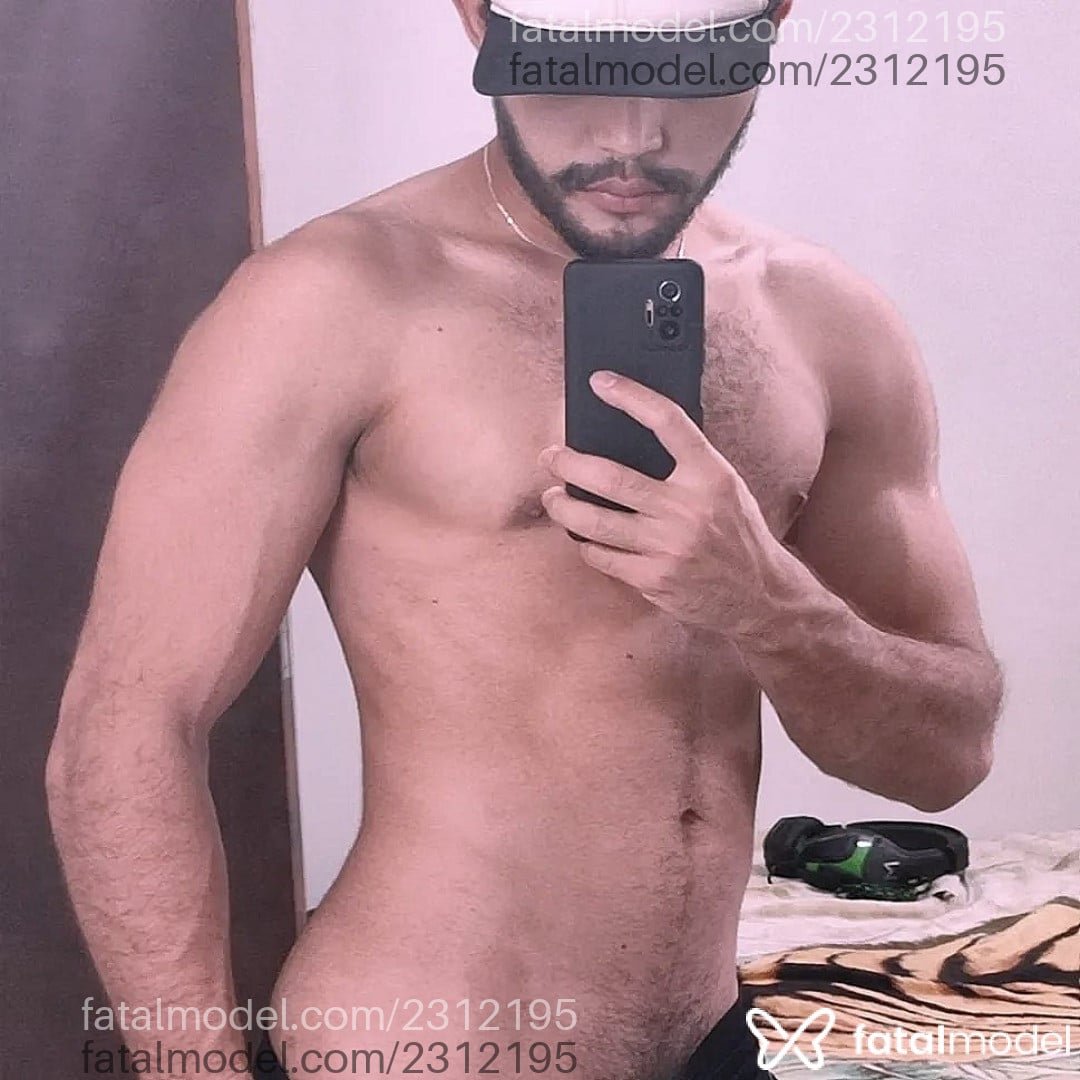 Acompanhante homem com cabelo castanho de olhos mel em Londrina - Oliver Ross