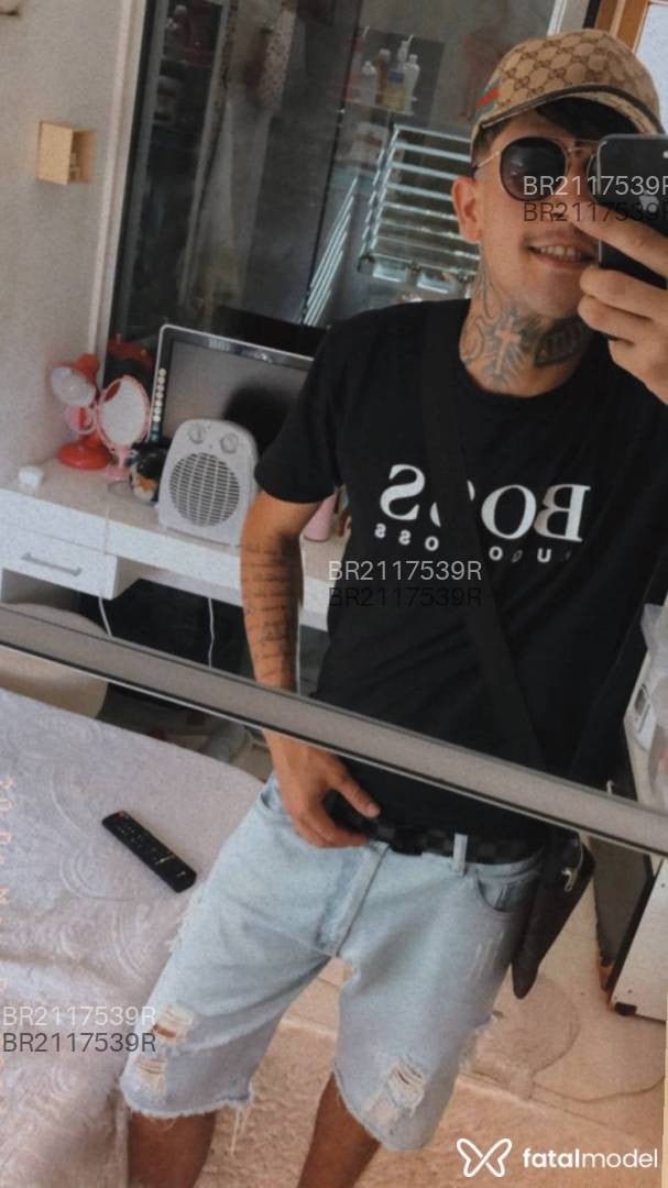 Acompanhante homem com cabelo castanho de olhos azuis em São Paulo - Xavier