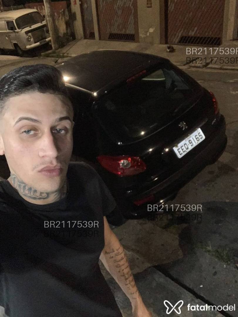 Acompanhante homem com cabelo castanho de olhos azuis em São Paulo - Xavier