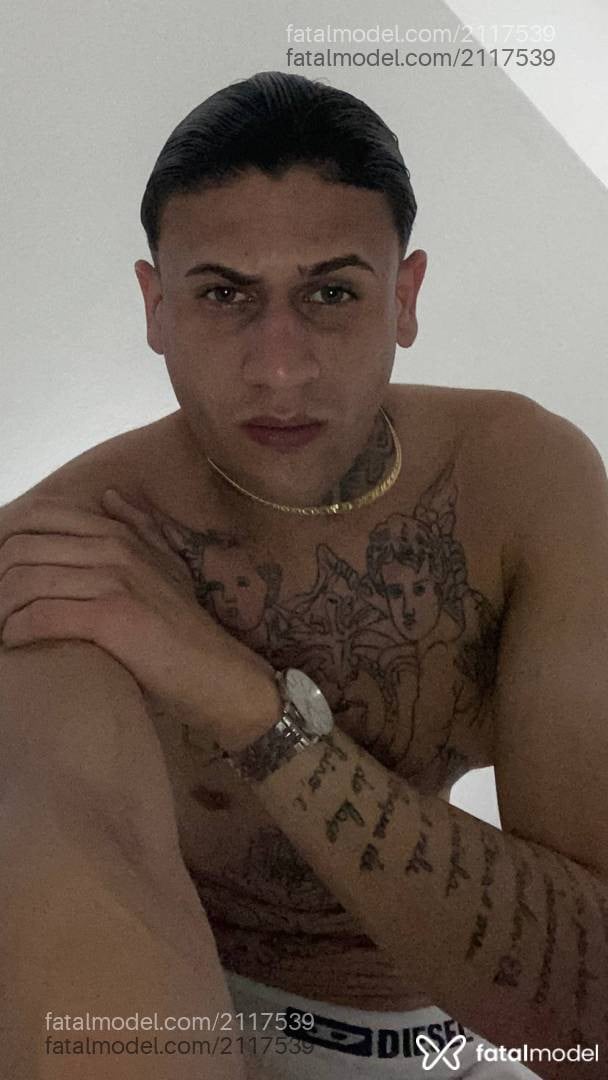 Acompanhante homem com cabelo castanho de olhos azuis - Xavier