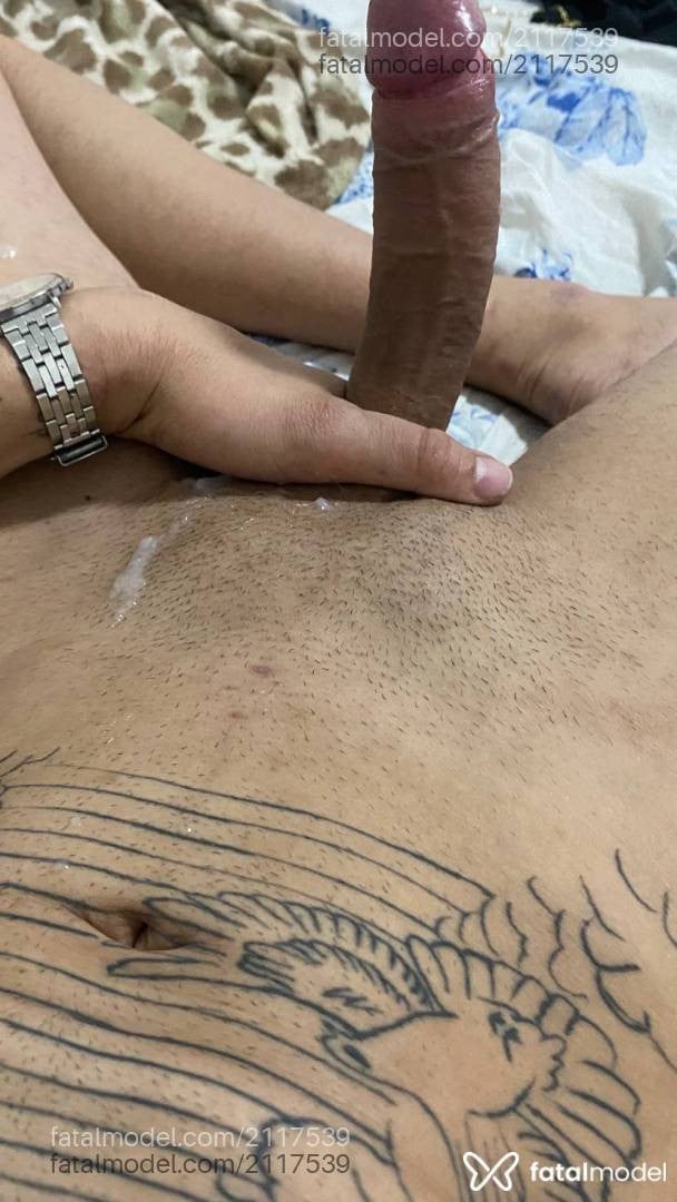 Acompanhante homem com cabelo castanho de olhos azuis - Xavier