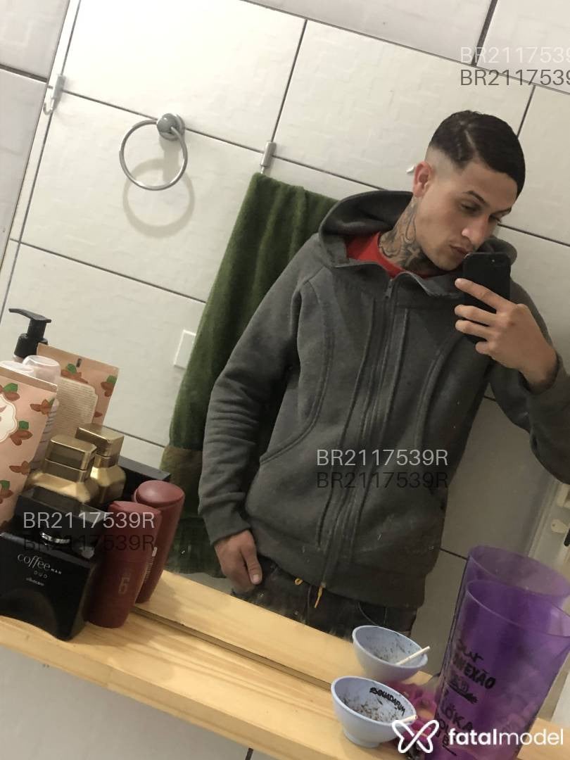 Acompanhante homem com cabelo castanho de olhos azuis em São Paulo - Xavier