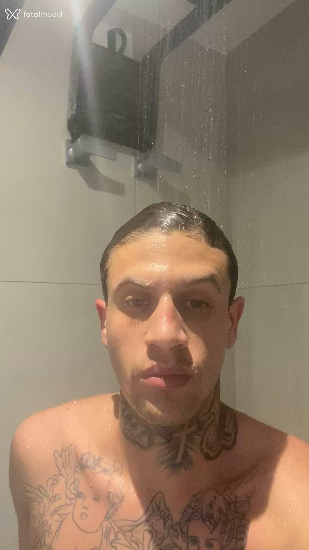 Acompanhante homem com cabelo castanho de olhos azuis - Xavier Acompanhante homem com cabelo castanho de olhos azuis - Xavier