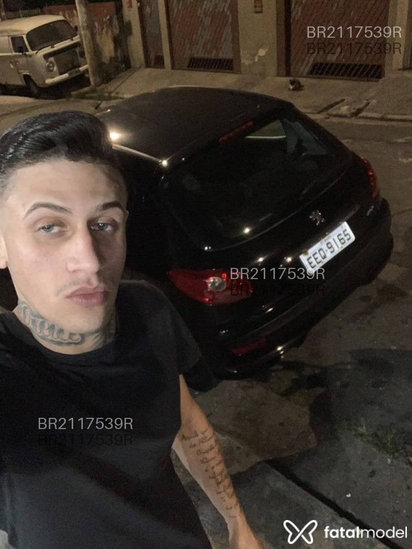 Acompanhante homem com cabelo castanho de olhos azuis em São Paulo - Xavier