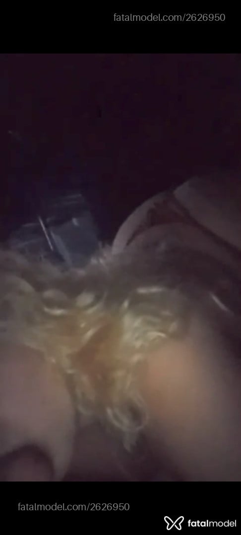 Acompanhante mulher com cabelo colorido de olhos castanhos em São José dos Campos - Melissa Carvalli